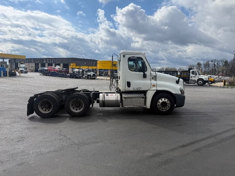 2019 Freightliner Cascadia — photo 8