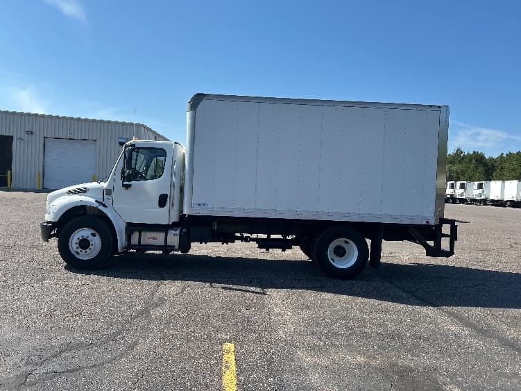2019 Freightliner M2 106 — photo 4