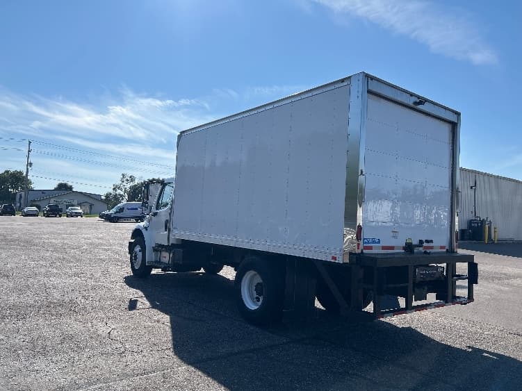 2019 Freightliner M2 106 — photo 6