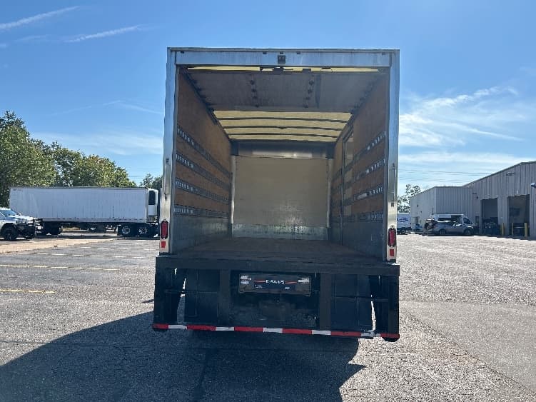 2019 Freightliner M2 106 — photo 8