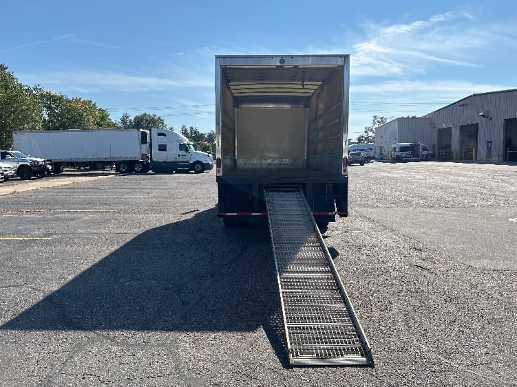2019 Freightliner M2 106 — photo 9