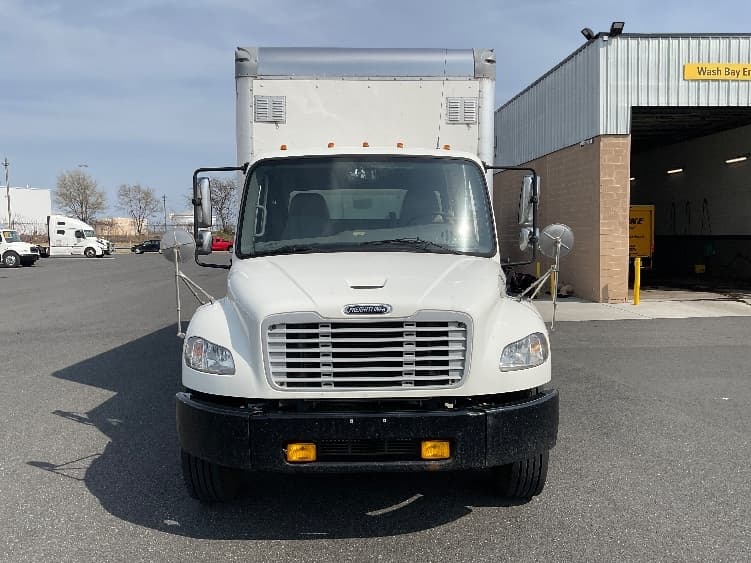 2021 Freightliner M2 106 — photo 2