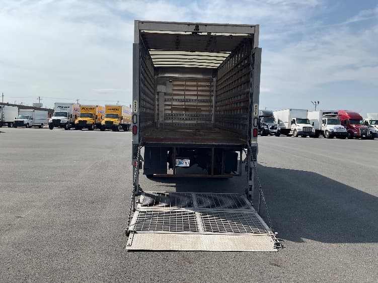 2021 Freightliner M2 106 — photo 9