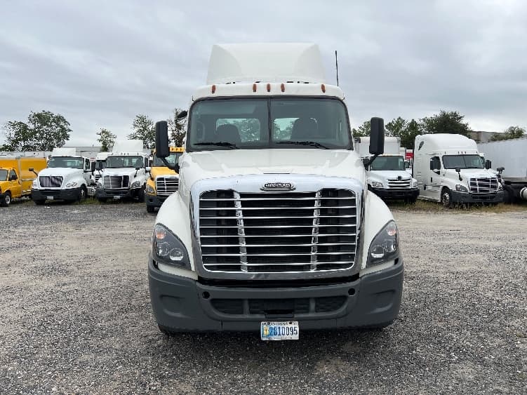2019 Freightliner Cascadia — photo 2