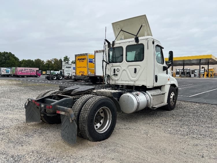 2019 Freightliner Cascadia — photo 7