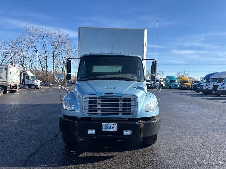 2019 Freightliner M2 106 — photo 2