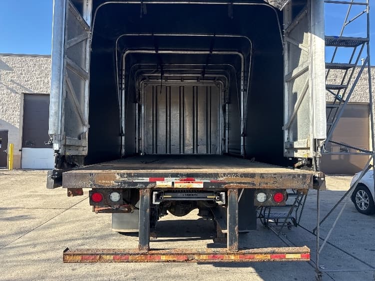 2019 Freightliner M2 106 — photo 8