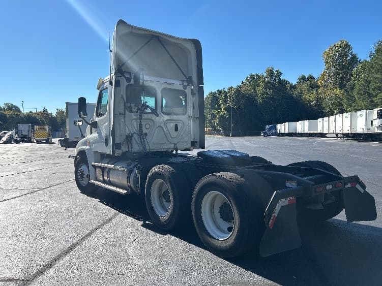 2019 Freightliner Cascadia — photo 5
