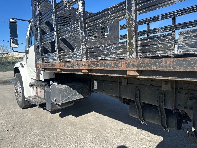 2017 Freightliner M2 106 — photo 5