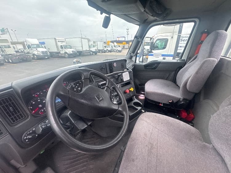 2019 International LT — photo 10