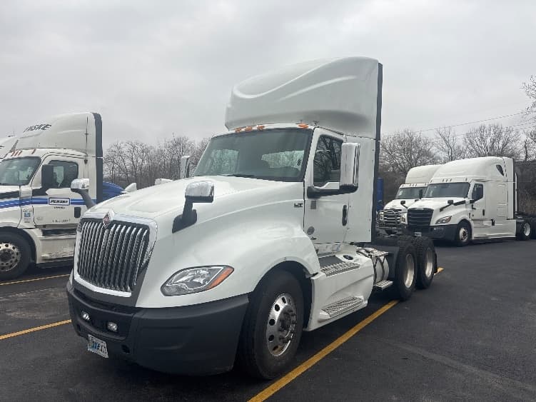 2019 International LT — photo 3