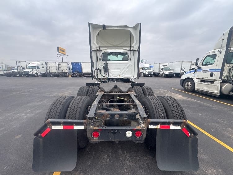 2019 International LT — photo 6