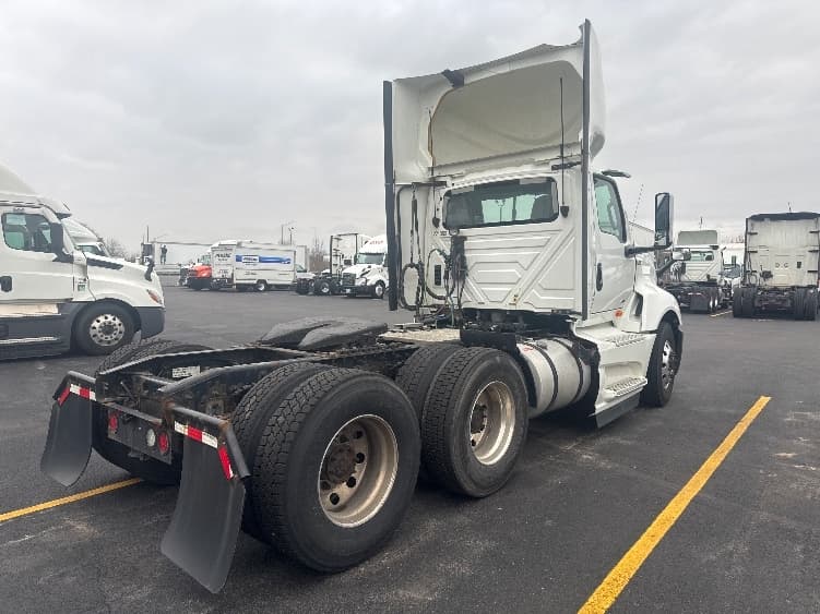 2019 International LT — photo 7