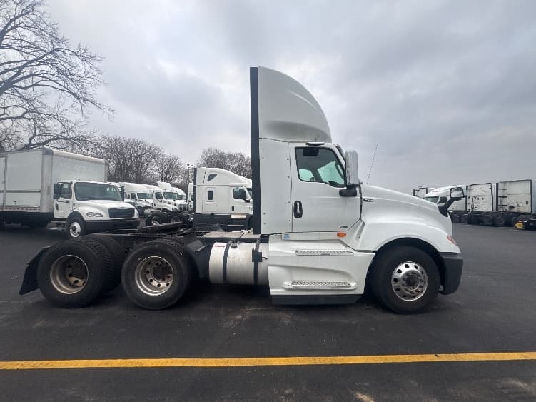 2019 International LT — photo 8