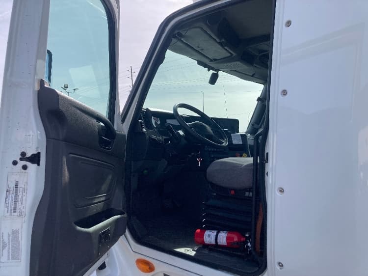 2019 International LT — photo 9
