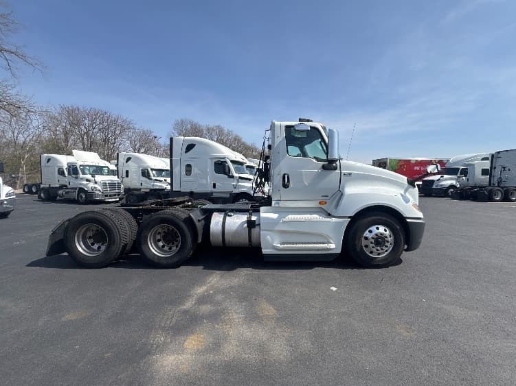 2019 International LT — photo 8