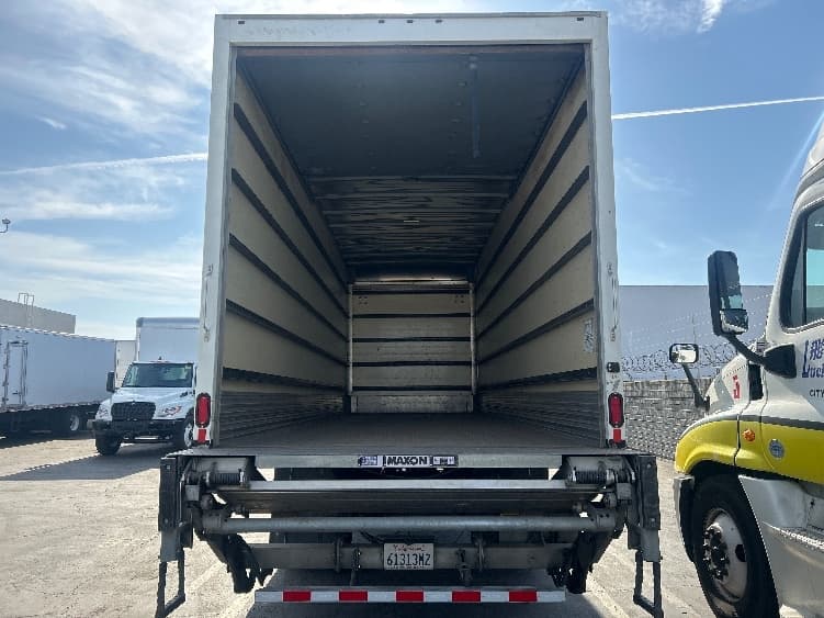 2019 Hino 268 — photo 8