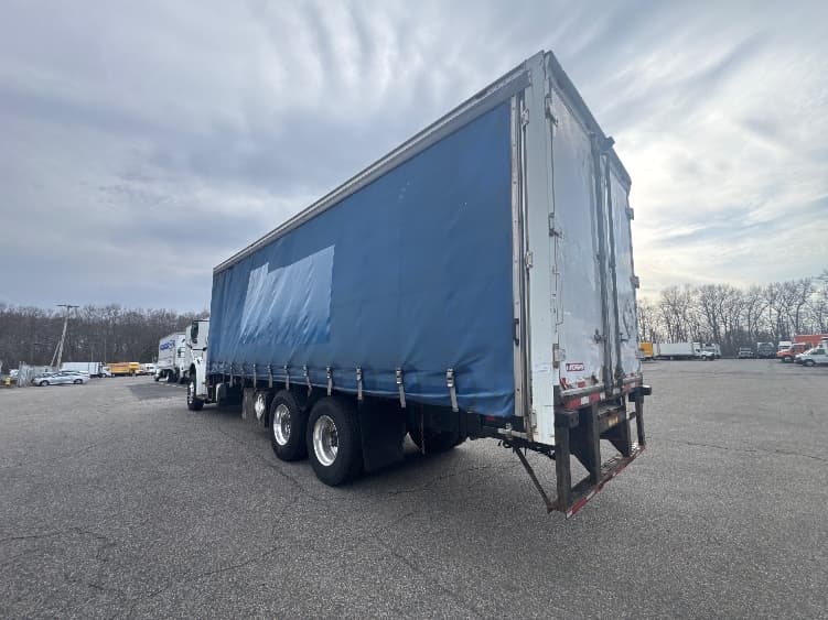 2019 Freightliner M2 106 — photo 6