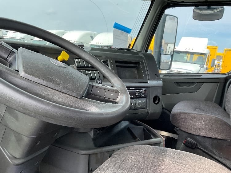 2019 Volvo VNL 300 — photo 10