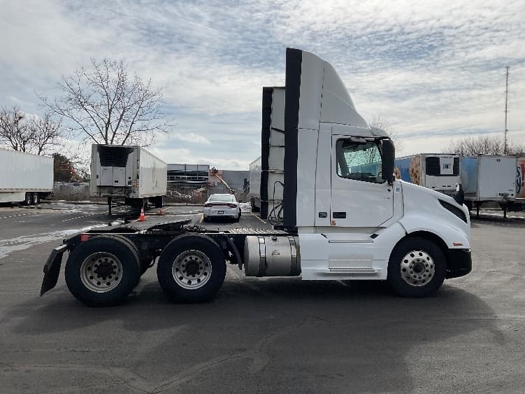 2019 Volvo VNL 300 — photo 8