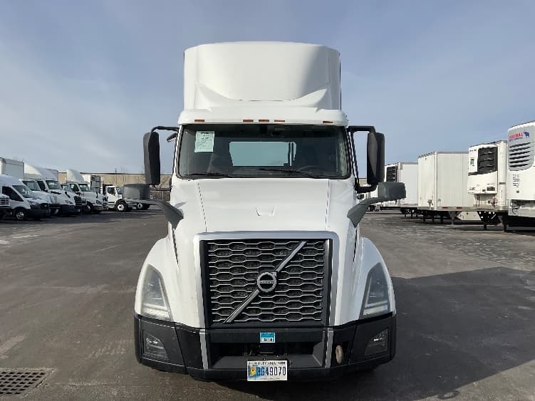 2019 Volvo VNL 300 — photo 2