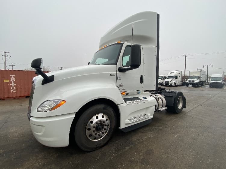 2019 International LT — photo 3