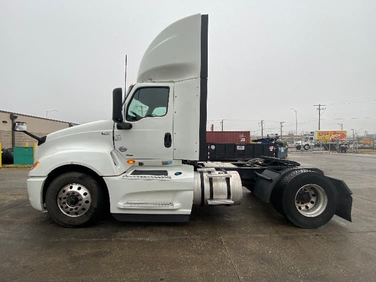 2019 International LT — photo 4