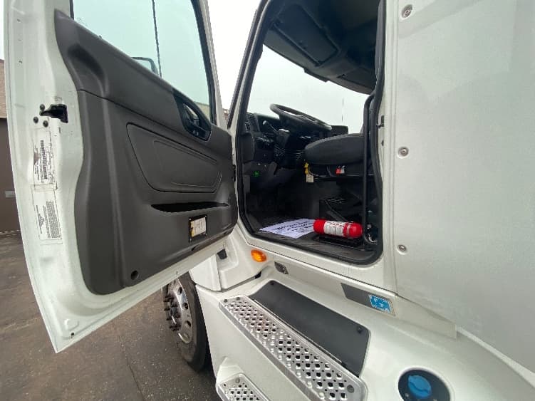 2019 International LT — photo 9