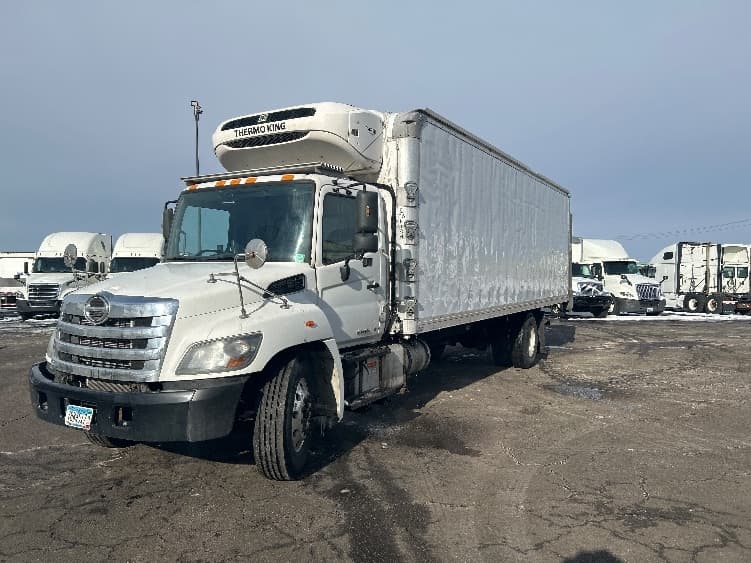 2019 Hino 338 — photo 3