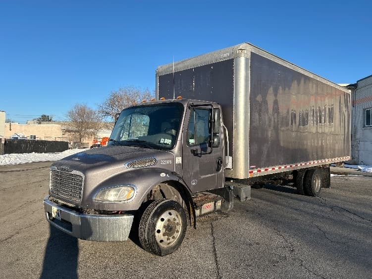 2019 Freightliner M2 106 — photo 3