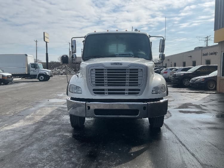2019 Freightliner M2 112 — photo 2