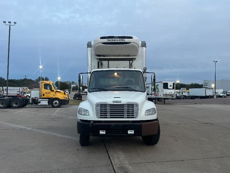 2019 Freightliner M2 106 — photo 2