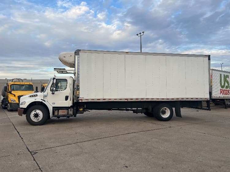 2019 Freightliner M2 106 — photo 4