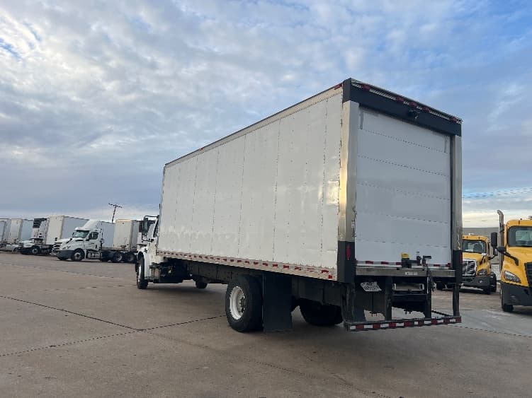 2019 Freightliner M2 106 — photo 6