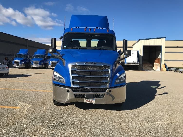 2019 Freightliner Cascadia — photo 2