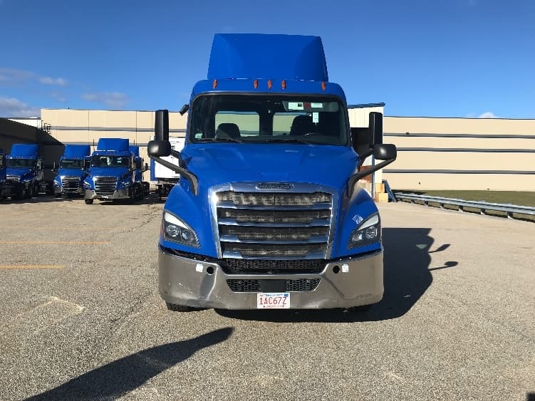 2019 Freightliner Cascadia — photo 2