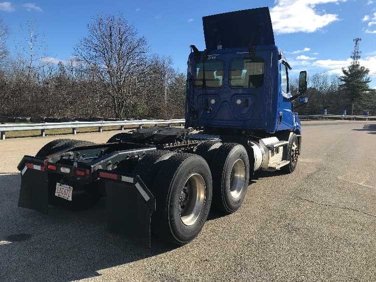 2019 Freightliner Cascadia — photo 7