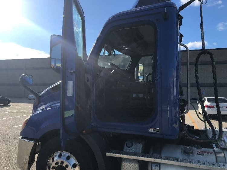 2019 Freightliner Cascadia — photo 9