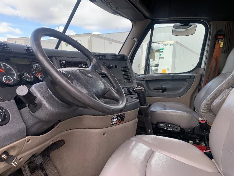 2019 Freightliner Cascadia — photo 10