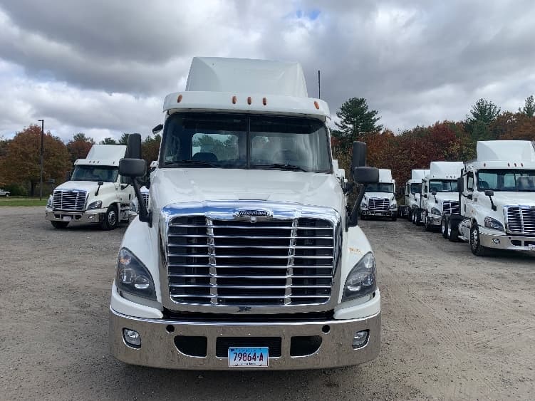 2019 Freightliner Cascadia — photo 2