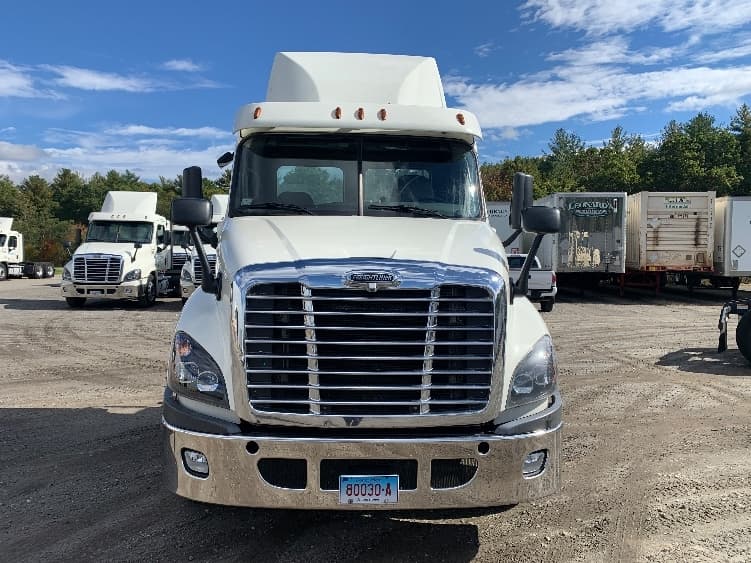 2019 Freightliner Cascadia — photo 2