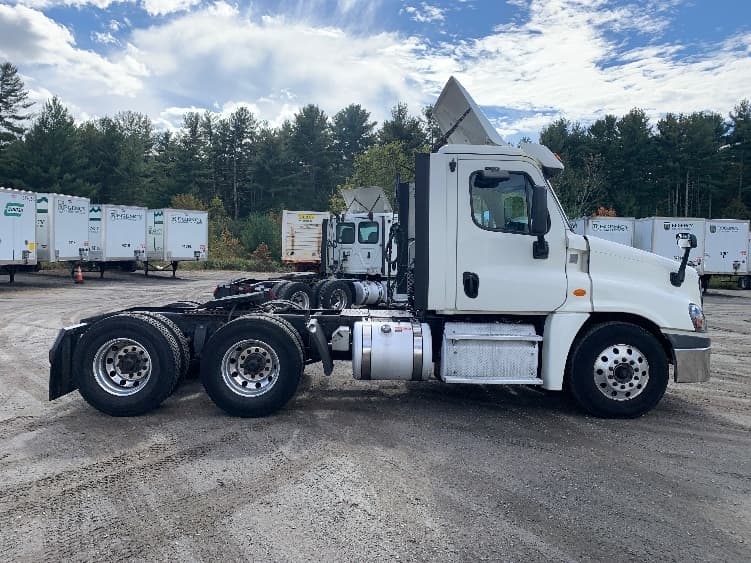 2019 Freightliner Cascadia — photo 8