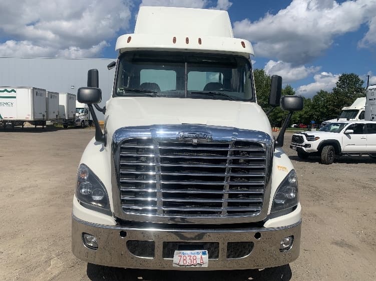 2019 Freightliner Cascadia — photo 2