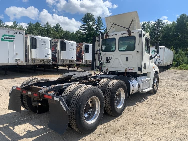 2019 Freightliner Cascadia — photo 7