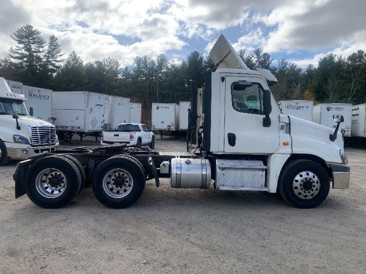 2019 Freightliner Cascadia — photo 8