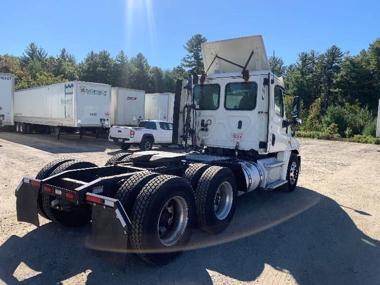 2019 Freightliner Cascadia — photo 7
