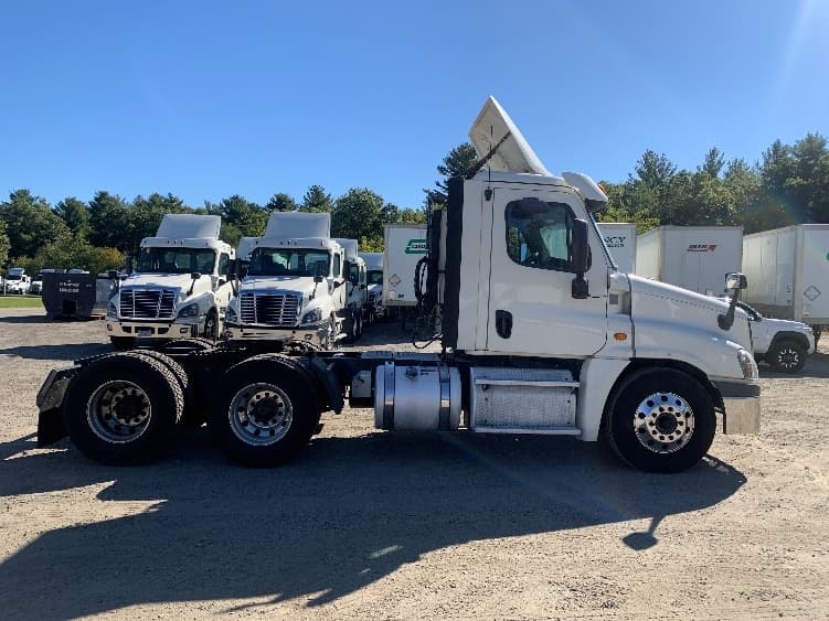 2019 Freightliner Cascadia — photo 8