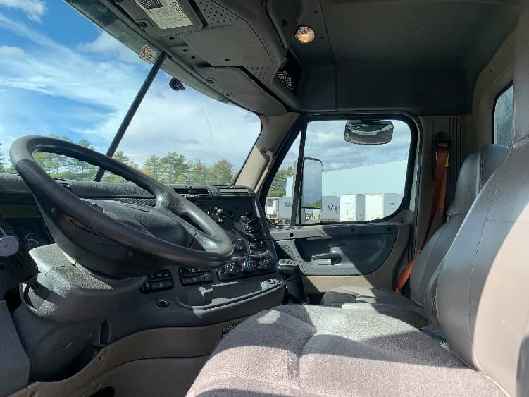 2019 Freightliner Cascadia — photo 10