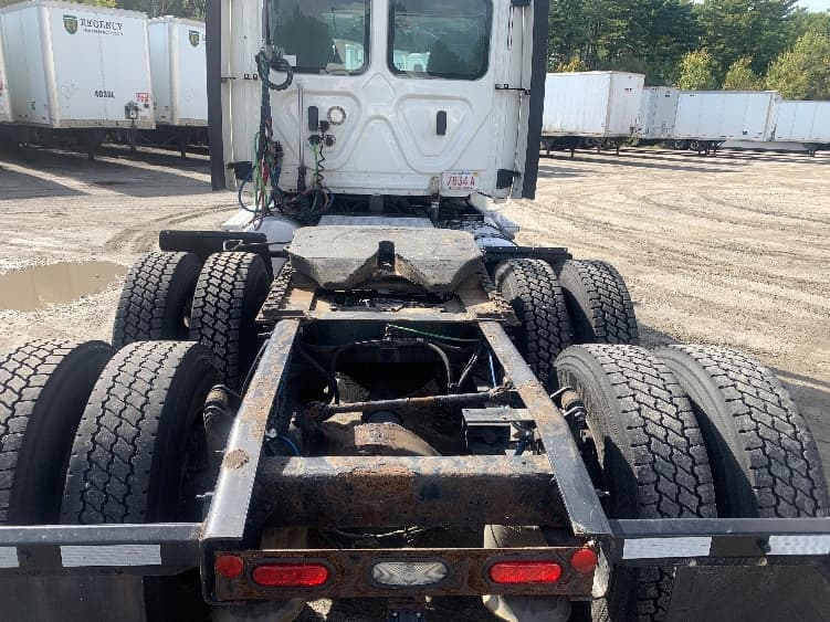 2019 Freightliner Cascadia — photo 6