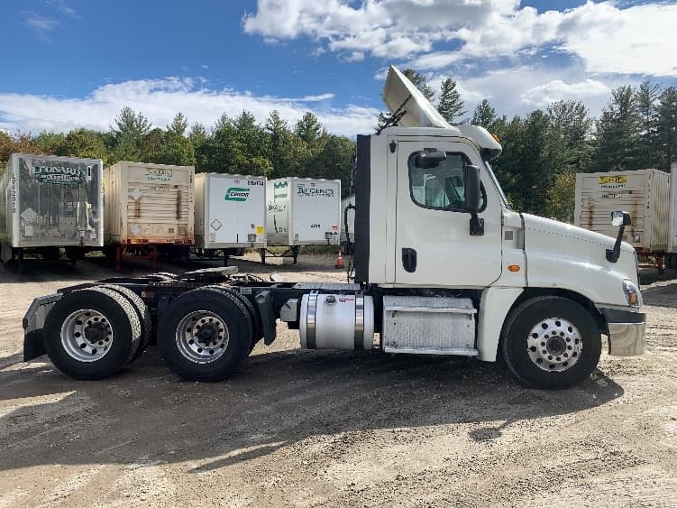 2019 Freightliner Cascadia — photo 8